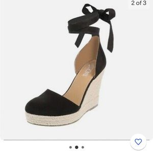 Brash 9M Black lace up espadrilles .